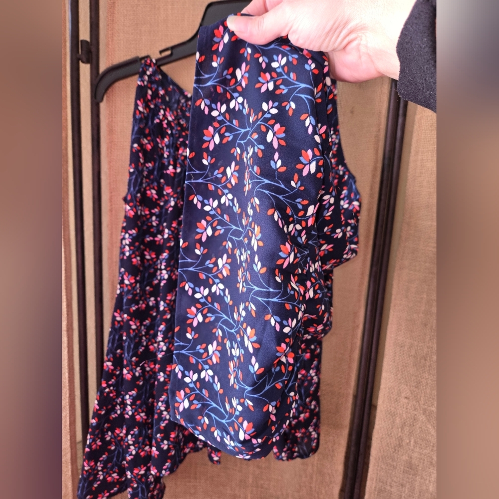 Women's Copper Key Blue Floral Open Shoulder Bell Sleeve Blouse Size Large - Picture 3 of 11